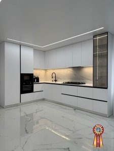 Дизайнерская кухня на заказ напрямую из мебельного цеха